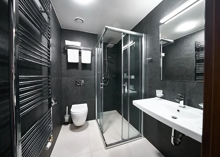 Hotell Wellness Queens 4*